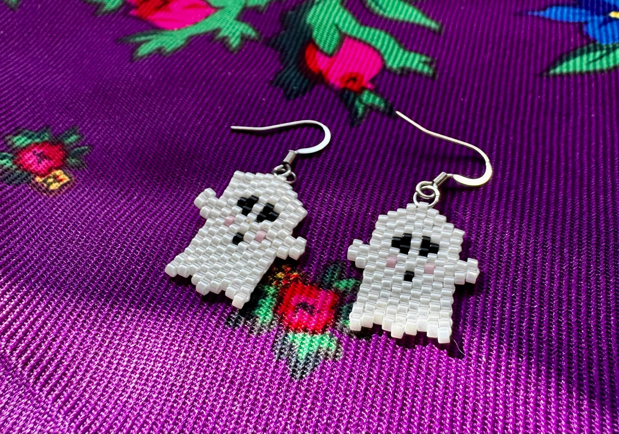 Lil Spook - Ghost themed earrings - Metis made